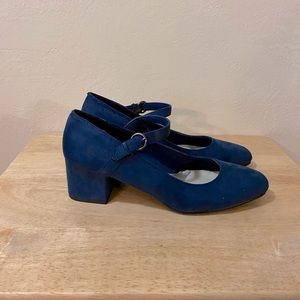 Soft Style Navy Mary Jane heels